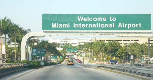 Miami_international_airport-kosher.jpg