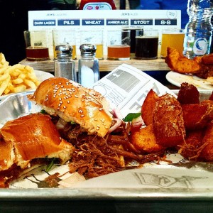 The Sloppy Joe with a Beer taster @Flickr\jermyh