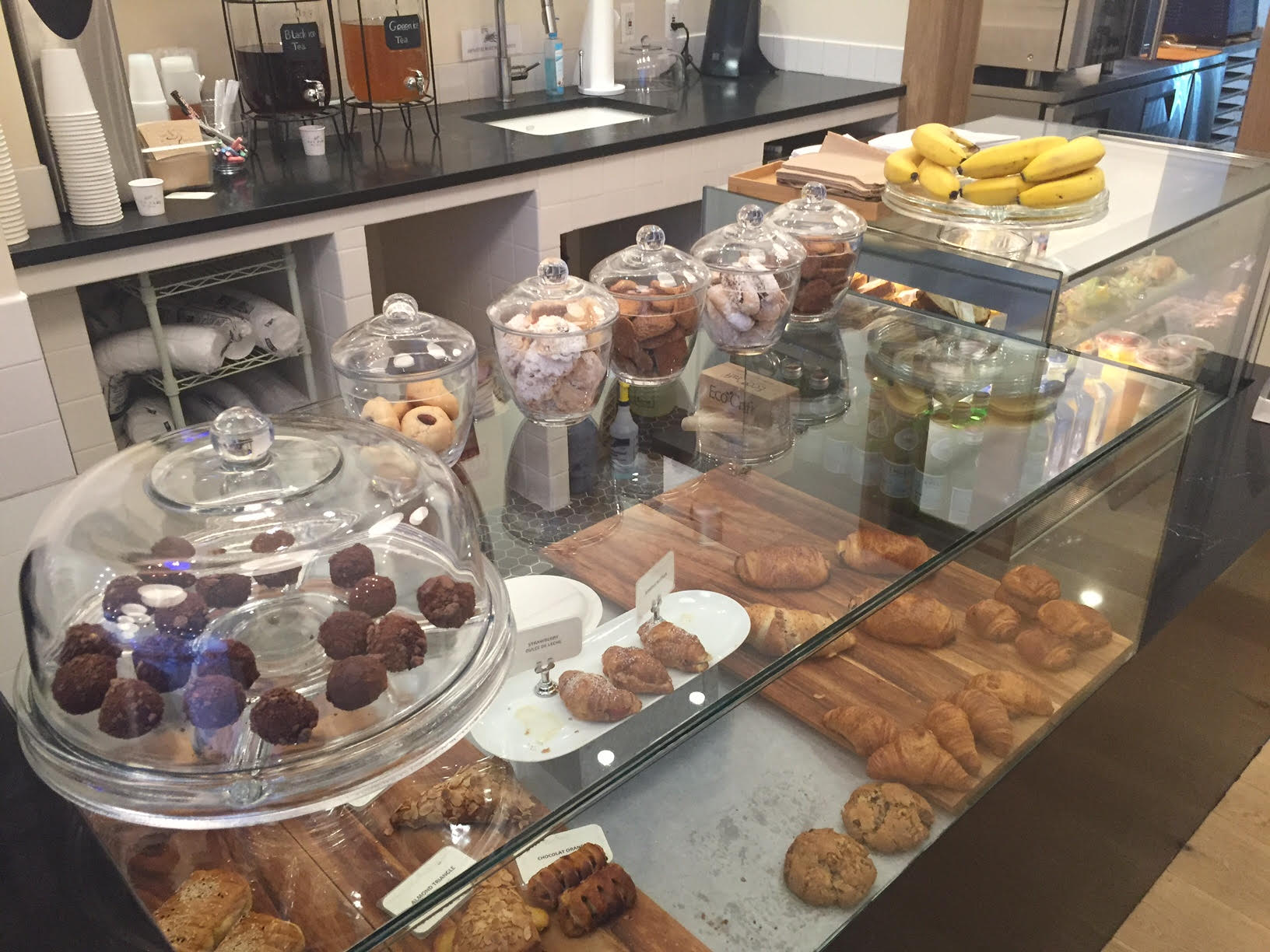 cafe-bari-kosher-midtown-nyc-pastries