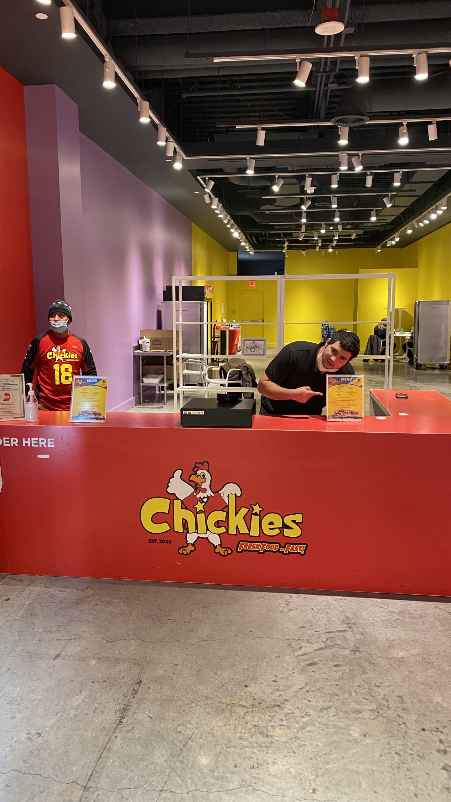 NOW OPEN: American Dream Mall's Kosher Food Hall Opens with Bravo Pizza;  Chickies Coming Soon • YeahThatsKosher
