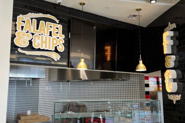 American Dream Jewish Kosher Food Hall Falafel Chips 640x426 