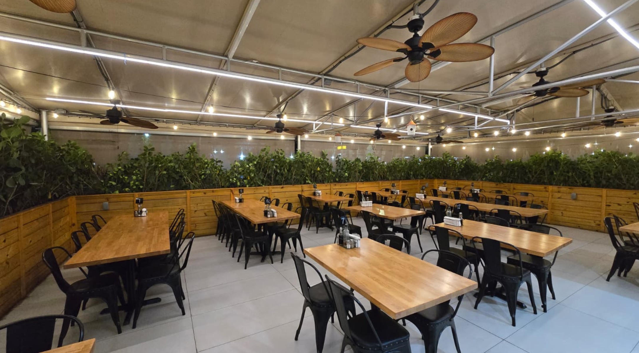 Chayhana Samarkand dining room in Hallandale Beach, FL