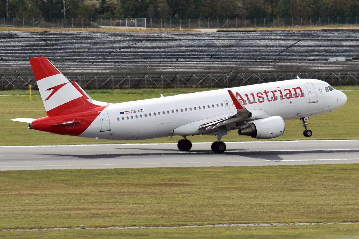Austrian Airlines Airbus A320 OE-LZE, the aircraft that operated Flight OS82